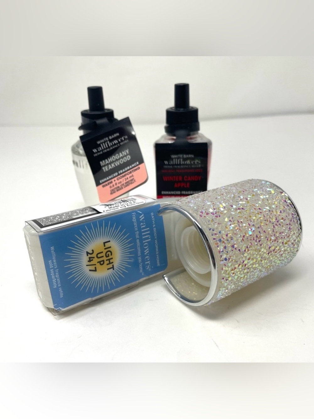 BATH & BODY WORKS Wallflowers home fragrance plug in and 2 refills, NWT